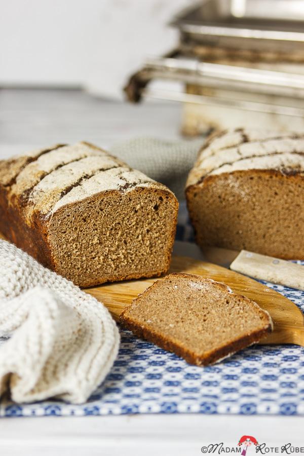 Rezeptbild: Saftiges Roggenvollkornbrot mit eigenem Sauerteig