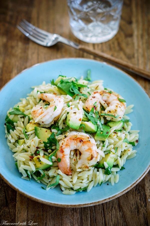 Rezeptbild: Orzo-Salat mit Avocado und Garnelen