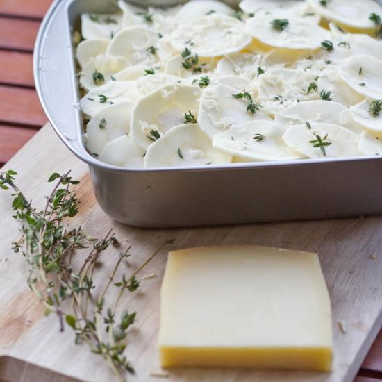 Rezeptbild: Pastinakengratin mit Comté und Thymian