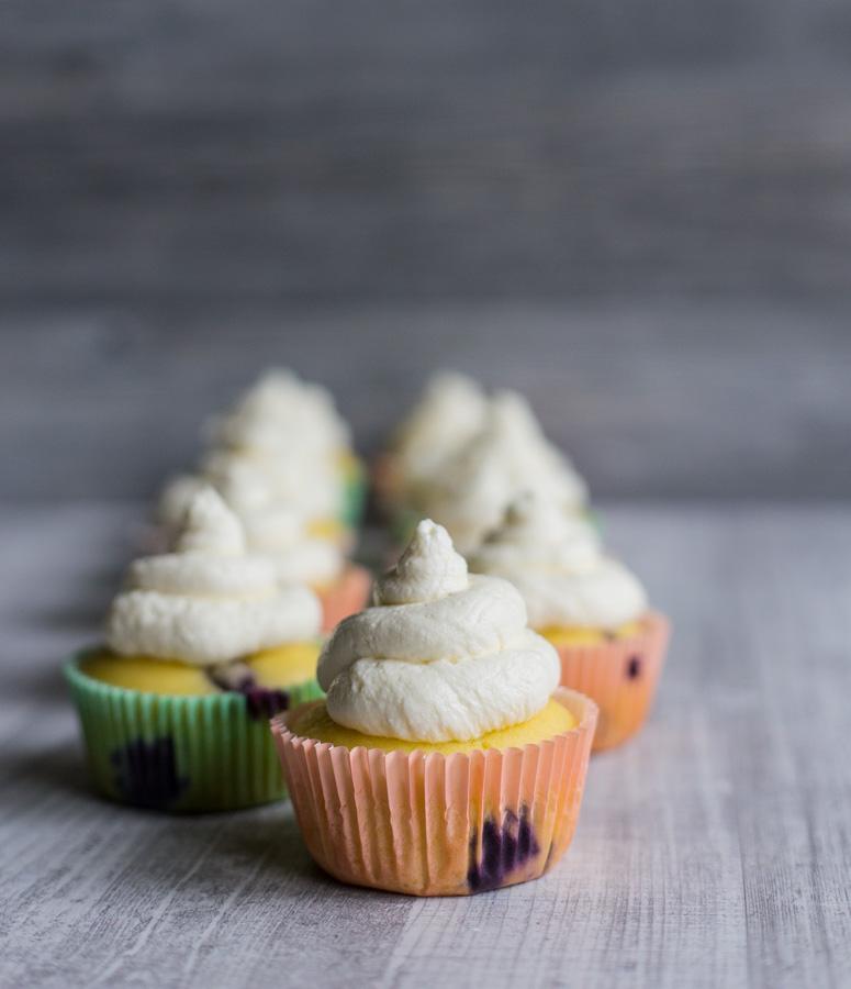 Rezeptbild: glutenfreie Cupcakes mit Sahne-Frischkäse-Topping