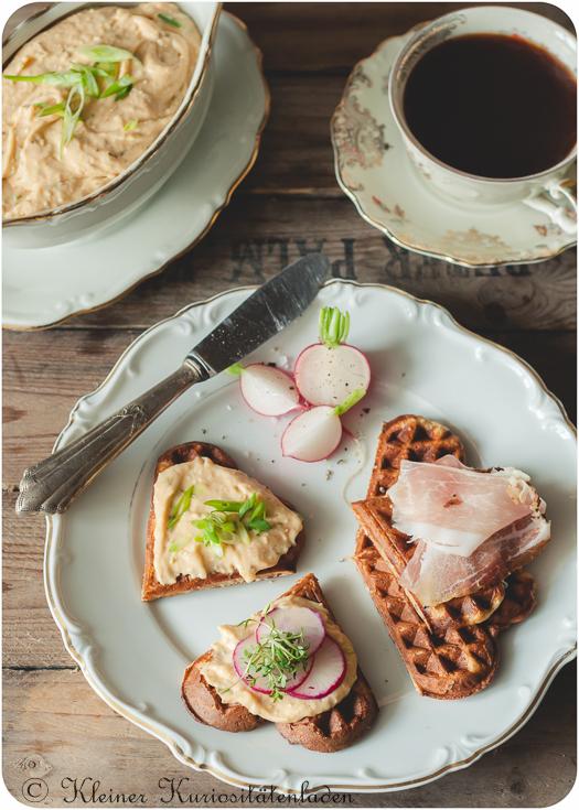 Rezeptbild: Pumpernickelwaffeln mit Obazda