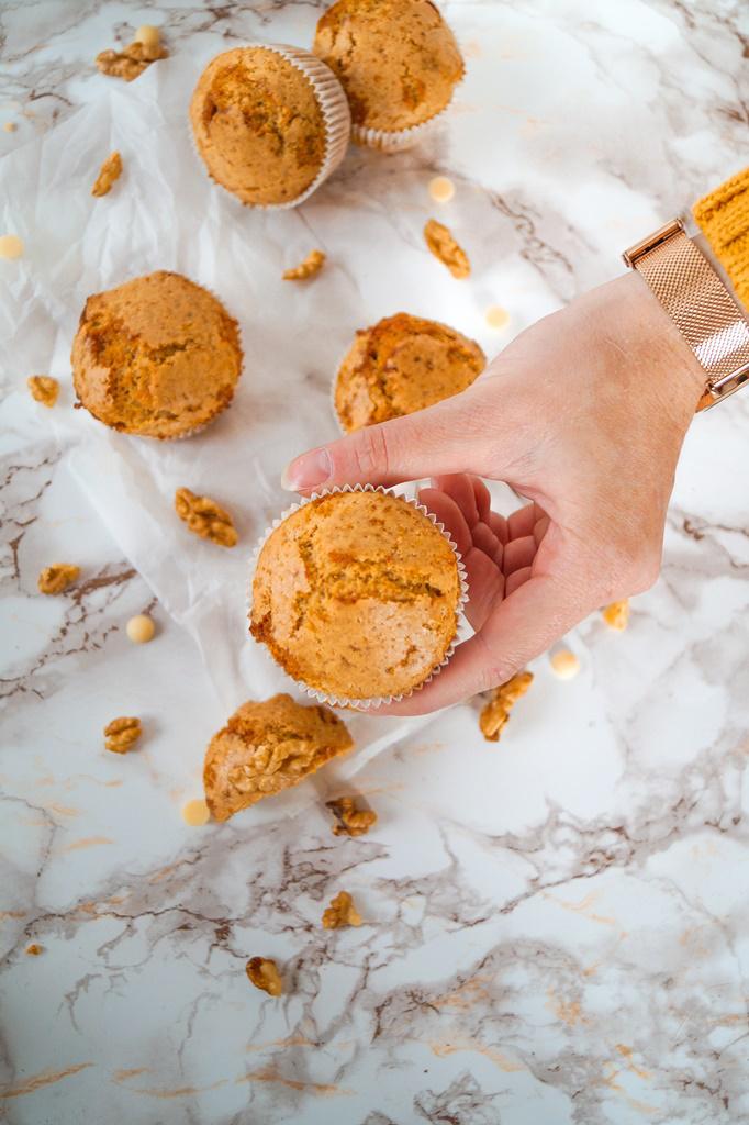 Rezeptbild: Kürbis-Weiße-Schokolade-Muffins mit Walnüssen und Tonka