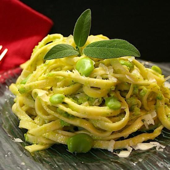 Rezeptbild: Pasta mit Fave-Salbei-Pesto