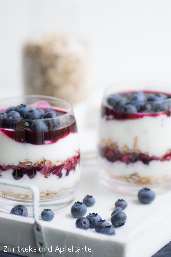 Rezeptbild: Dessert mit gebackenen Blaubeeren und Kokos-Joghurt