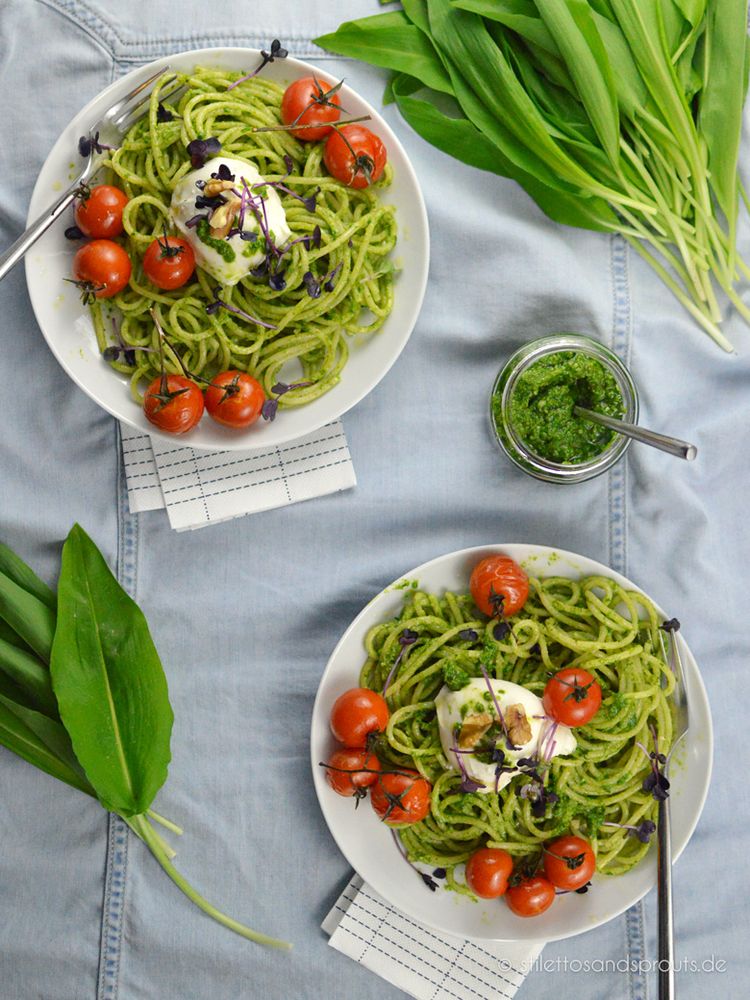 Rezeptbild: Bärlauchpesto-Pasta mit Burrata und Ofentomaten