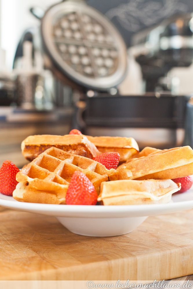 Rezeptbild: Erdbeer-Buttermilch-Waffeln