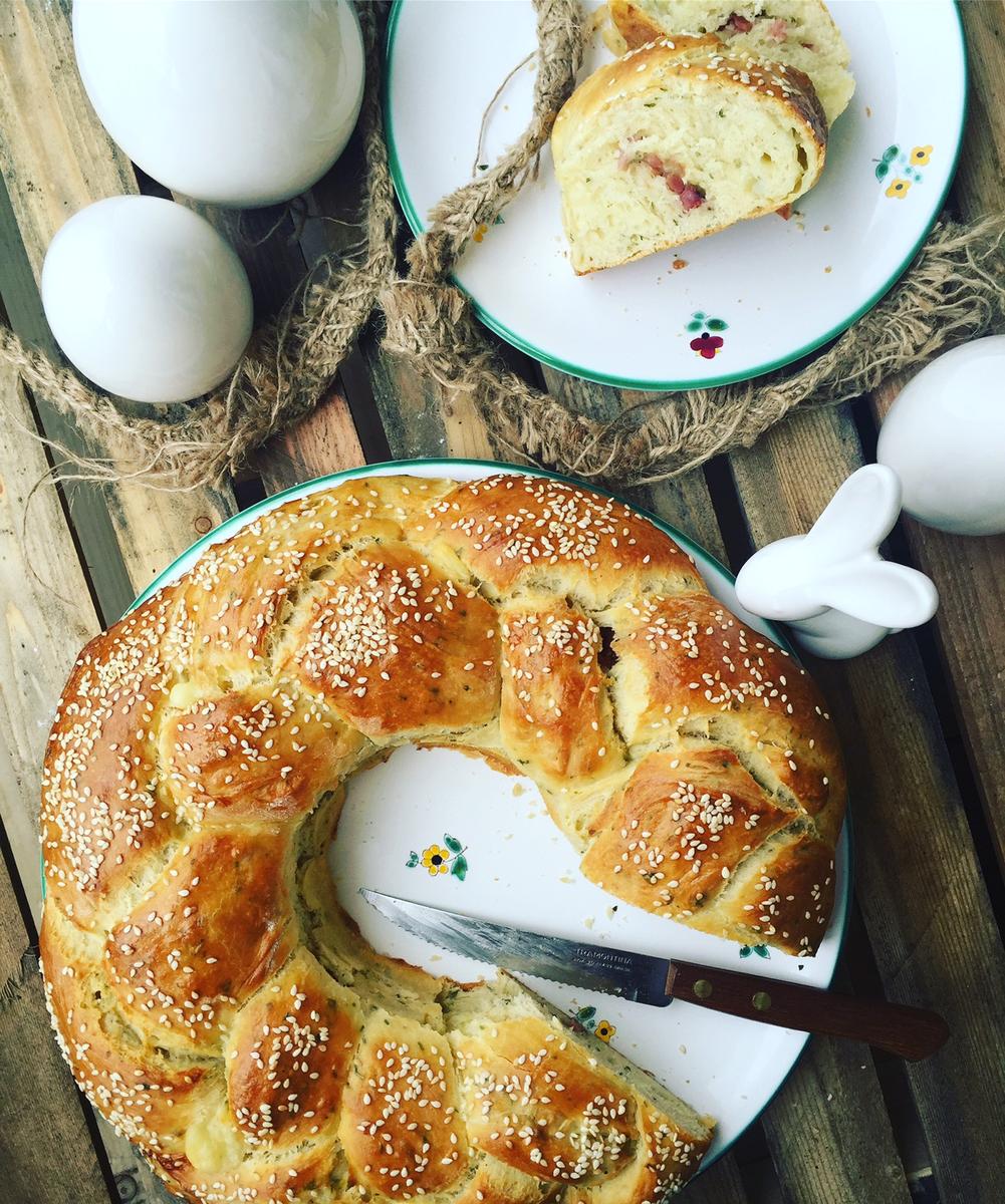 Rezeptbild: Pikanter Hefekranz 
