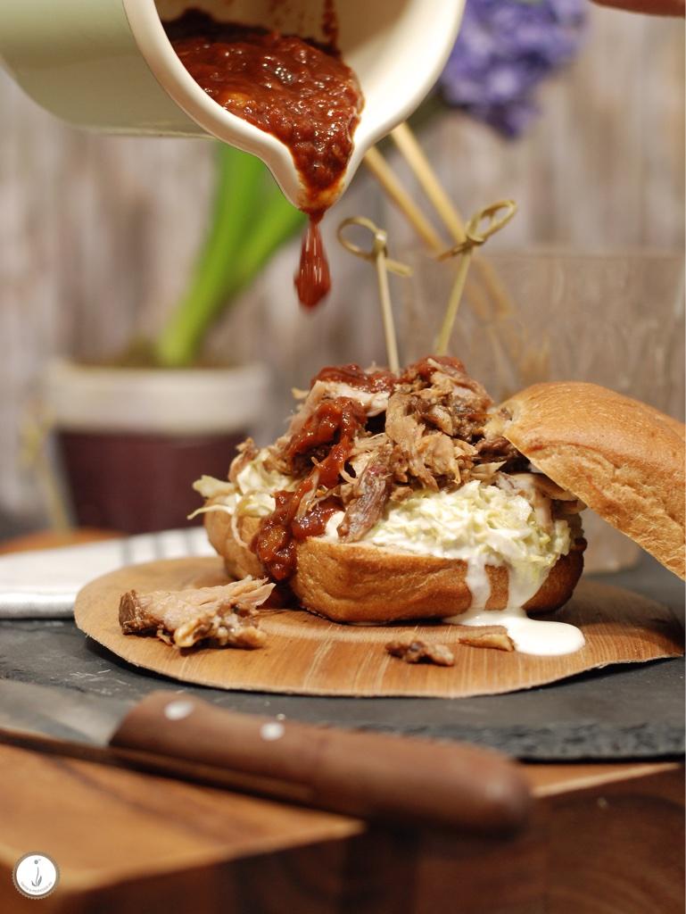 Rezeptbild: Pulled Pork-Burger mit BBQ-Sauce & Coleslaw