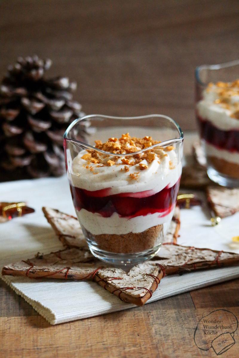 Rezeptbild: Zimtcreme mit Glühweinkirschen und Spekulatius