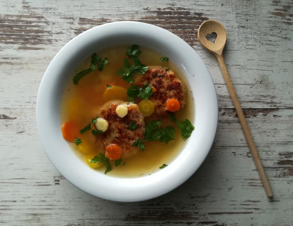 Rezeptbild: Gemüsesuppe mit Bergkasknödel
