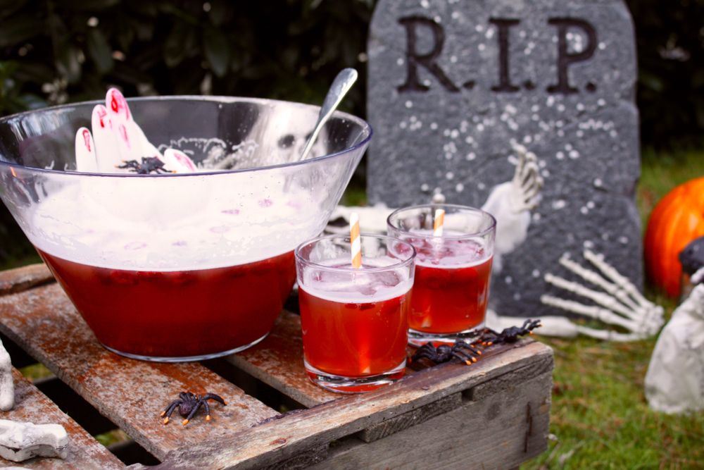 Rezeptbild: Halloween Bowle mit eiskaltem Händchen