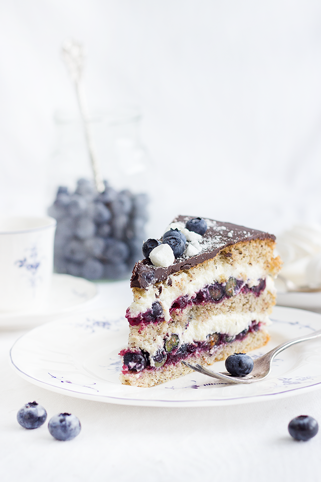 Rezeptbild: Heidelbeer-Biskuit-Sahnetorte