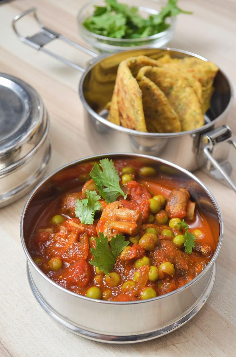 Rezeptbild: Pilz-Curry mit Kichererbsen-Roti