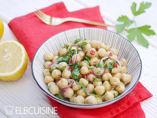 Rezeptbild: Einfach und unglaublich köstlich: Israelischer Kichererbsensalat – ein kleiner Gruß aus Berlin // Werbung