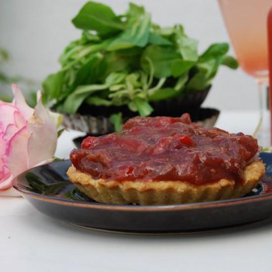Rezeptbild: Karamellisierte Balsamico-Rhabarber-Tomaten Törtchen