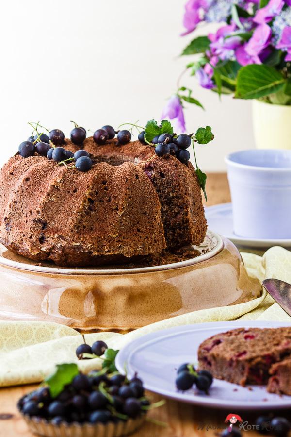 Rezeptbild: Beerenstarker Josta-Schoko-Eierlikör-Guglhupf
