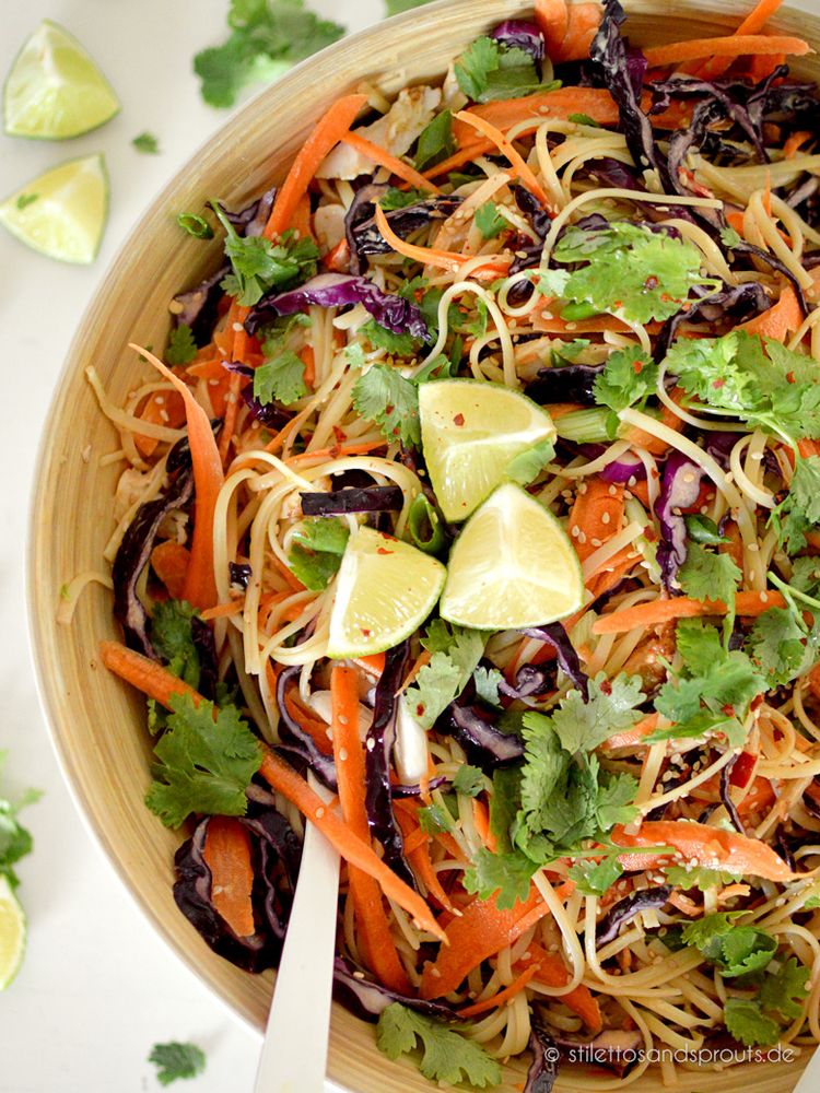 Rezeptbild: Thai-Nudelsalat mit Erdnusssauce