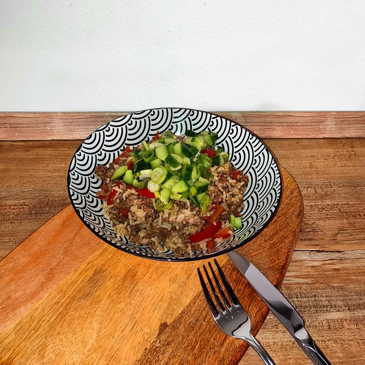 Rezeptbild: Reispfanne mit Hackfleisch & Gurkentopping