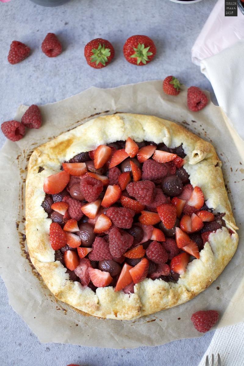 Rezeptbild: Kirsch-Galette mit gemahlenen Mandeln