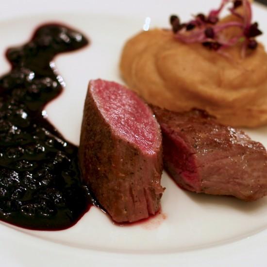 Rezeptbild: Lamm, Hollerkoch und Kerbelknollencreme