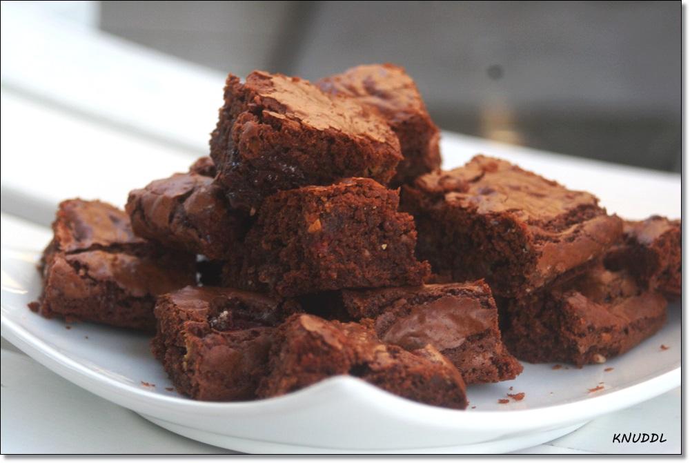 Rezeptbild: Erdbeer - Mandel - Triple Chocolat Brownie 