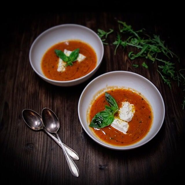 Rezeptbild: TOMATENSUPPE MIT BUFALA MOZZARELLA