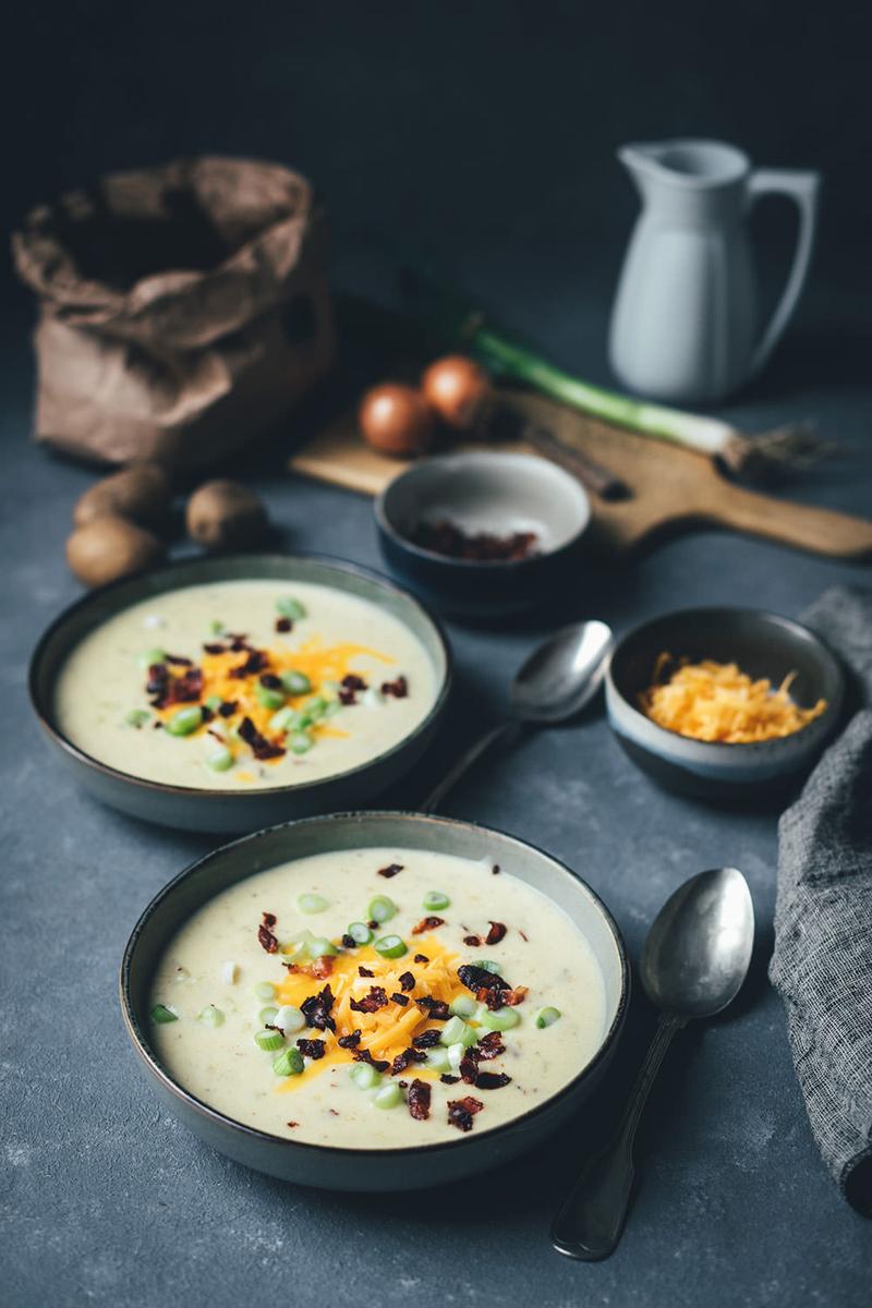 Rezeptbild: Deftige Kartoffelsuppe mit Bacon und Cheddar