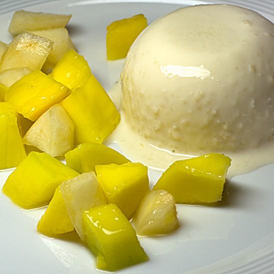 Rezeptbild: Mandelquark mit Mango-Birnen-Salat