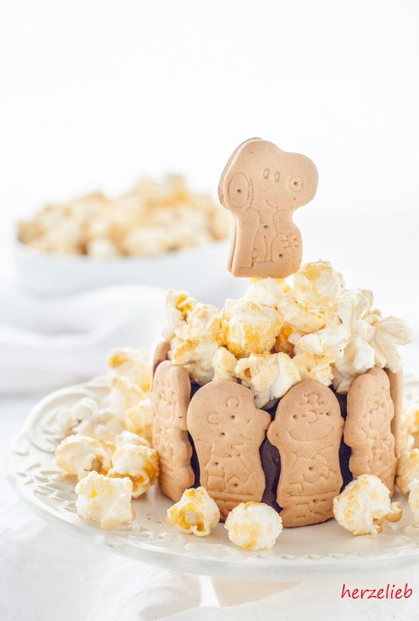 Rezeptbild: Kalter Hund Charlotte mit Popcorn