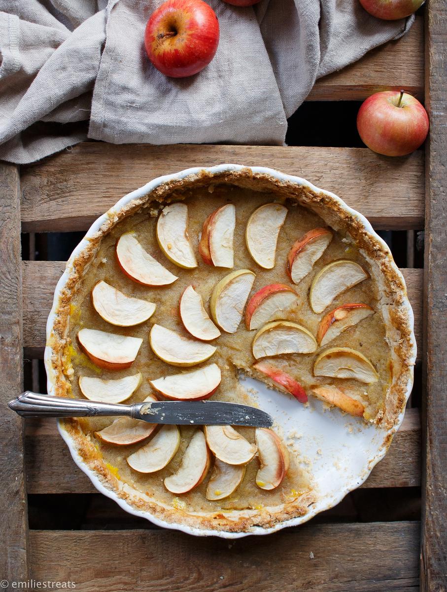 Rezeptbild: Apfelmus-Apfel-Tarte mit feinem Mürbeteigboden (glutenfrei)