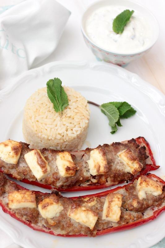 Rezeptbild: Ofenpaprika griechische Art mit Minzjoghurt 
