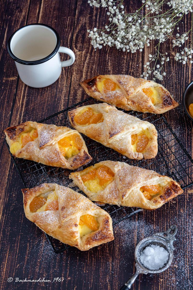 Rezeptbild: Süße gefüllte Blätterteigschiffchen