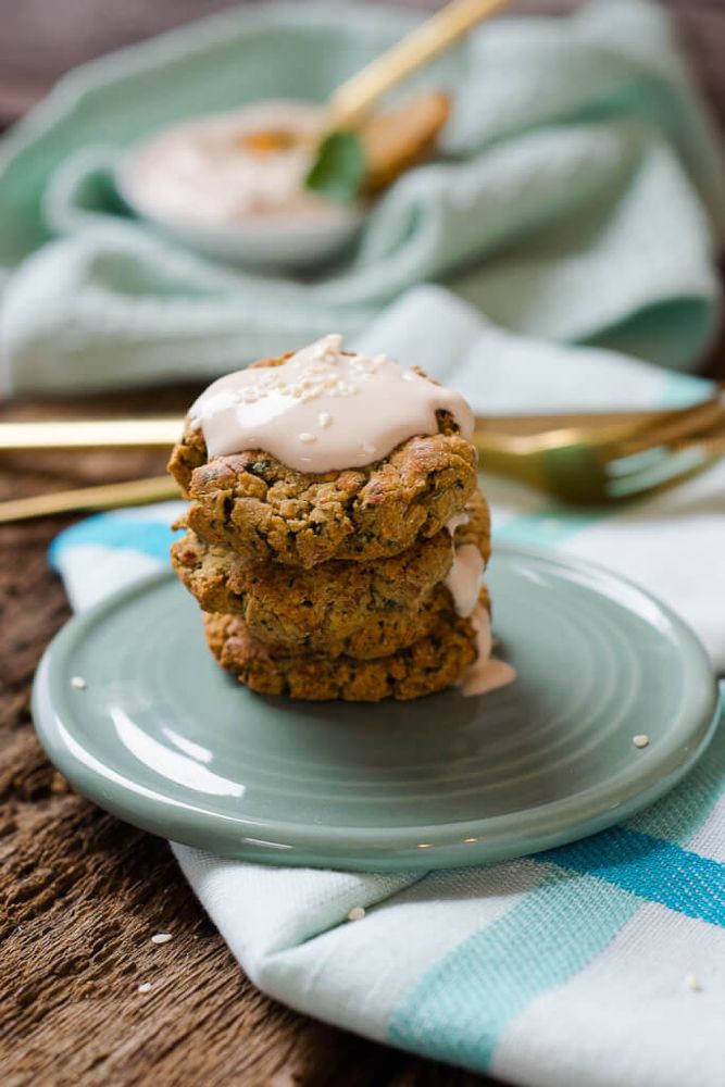 Rezeptbild: Ofen Falafel mit Tahini Joghurt Soße