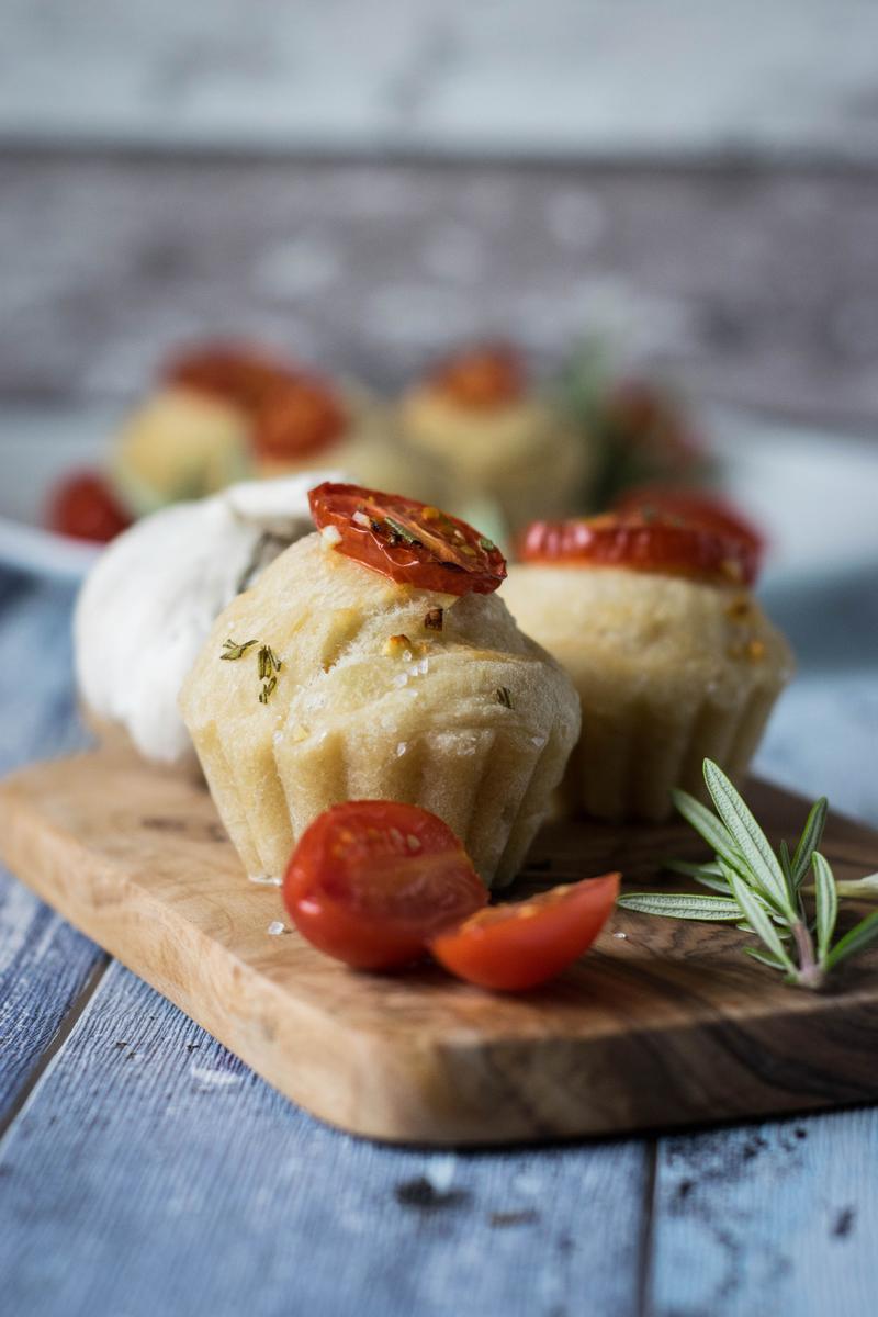 Rezeptbild: Foccacia Muffins mit Tomate und Rosmarin