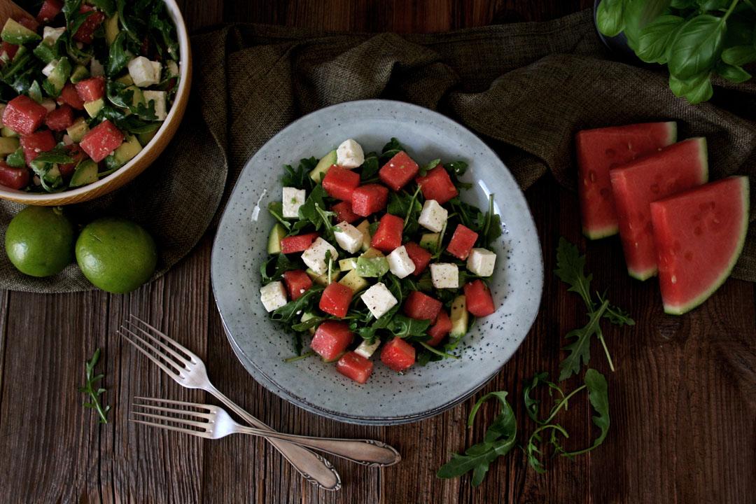 Rezeptbild: Erfrischender Melone-Avocado-Feta-Salat