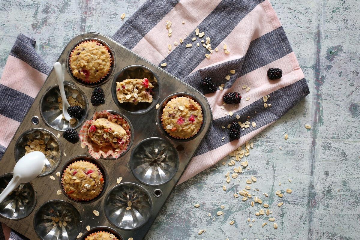 Rezeptbild: Hafer-Muffins mit Beeren und griechischem Joghurt