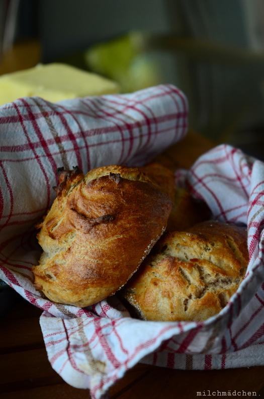 Rezeptbild: Roggen-Joghurt-Rosen-Brötchen