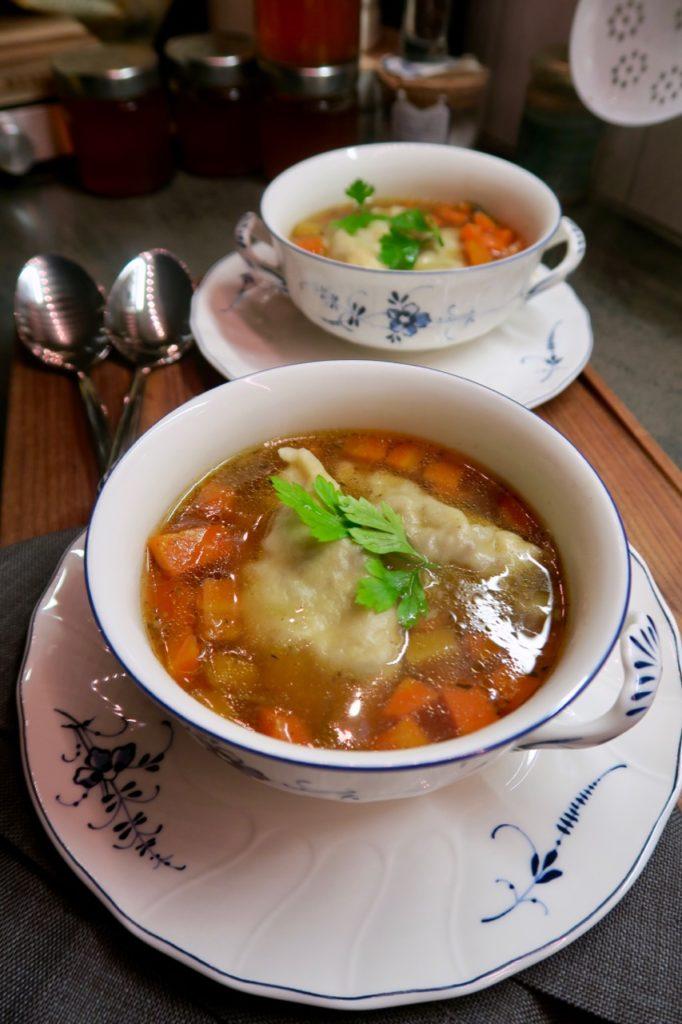 Rezeptbild: Ochsenschwanzsuppe mit Ochsenschwanzravioli