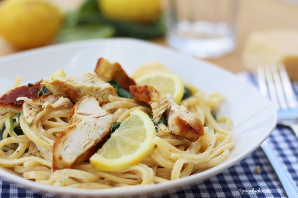 Rezeptbild: Unsere Sommerpasta mit Spinat, Zitrone und Hähnchen