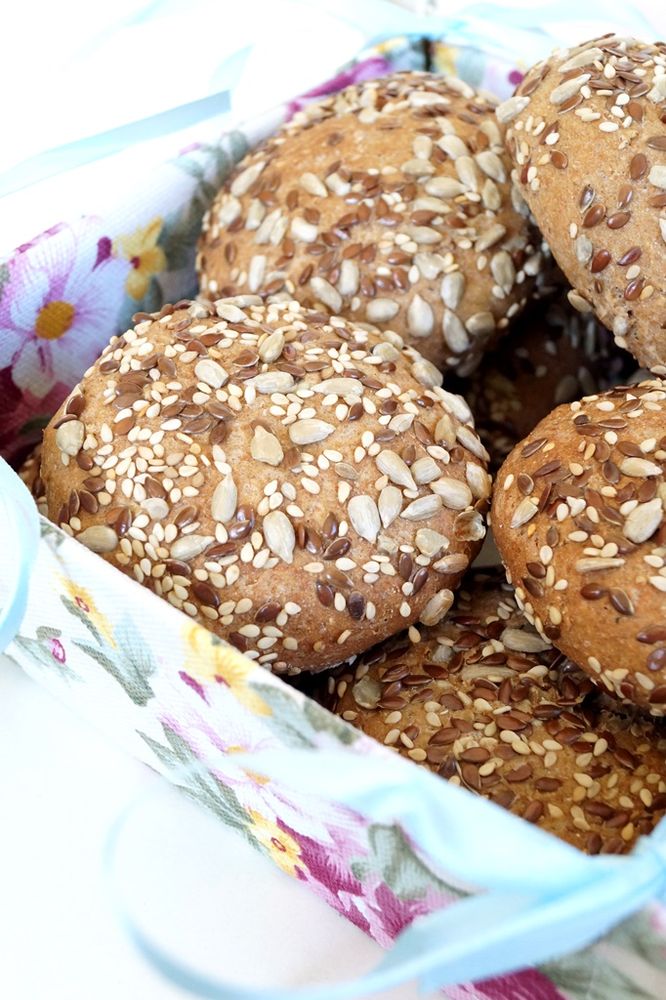 Rezeptbild: Gute Laune Brötchen mit Nüssen und Körner 