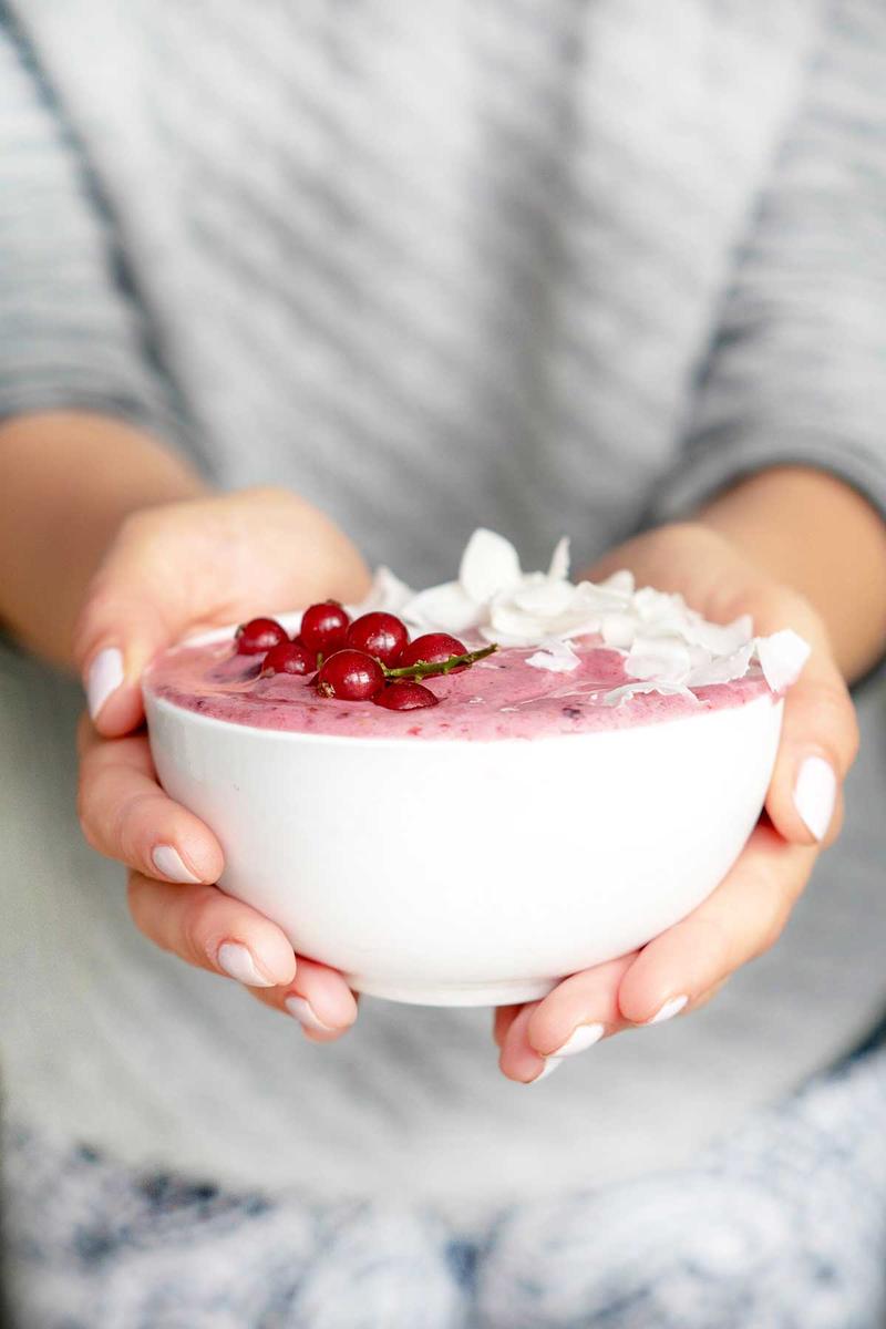 Rezeptbild: Bananen-Smoothie-Bowl mit Kokos und Beeren