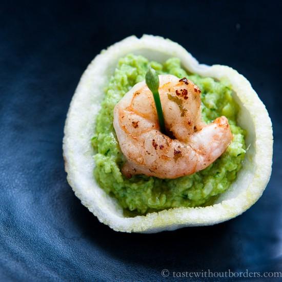 Rezeptbild: Pesto-Garnelen mit Bohnen-Paste auf Krabbenchips