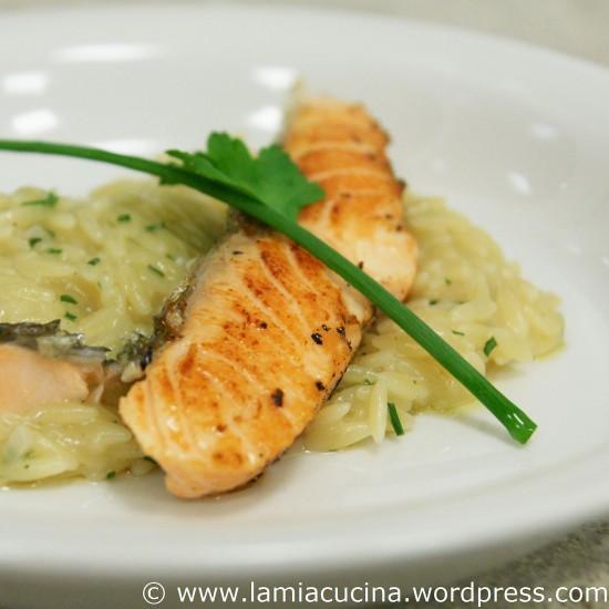 Rezeptbild: Pastasotto mit Kräutern und Lachs