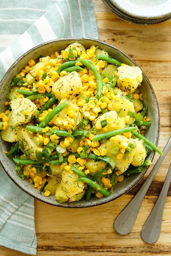 Rezeptbild: Kartoffelsalat mit geröstetem Mais und grünen Bohnen