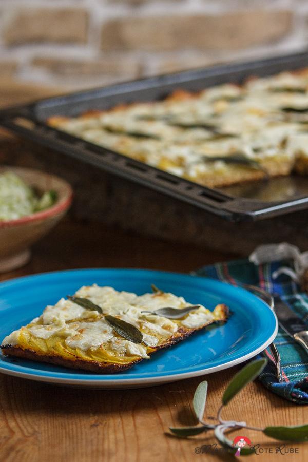 Rezeptbild: Kartoffel-Ziegenkäse-Pizza mit Salbeiblättchen