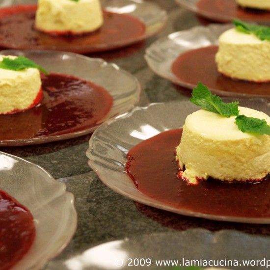 Rezeptbild: Maischöpfli an Beerensauce