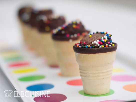 Rezeptbild: Party-Hit: Brownie–Waffelbecher mit Streuseln – besonders bei Kids angesagt!