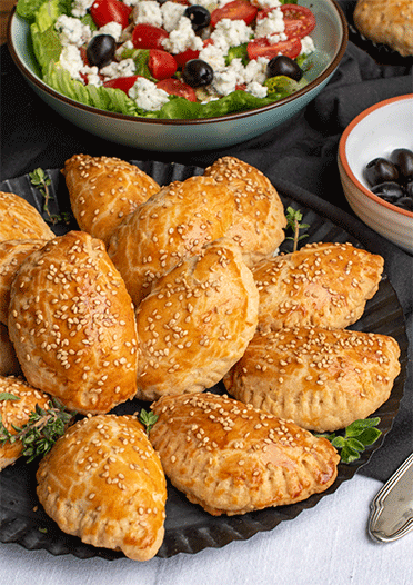Rezeptbild: Tiropitakia Kourou (Griechische Schafskäse-Teigtaschen)