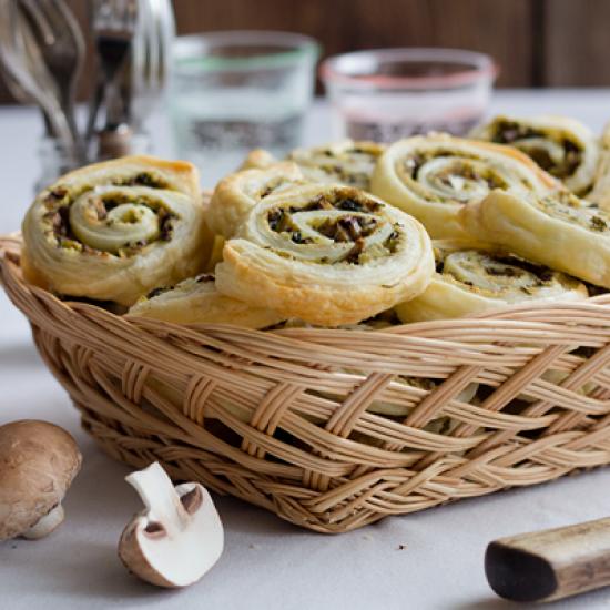 Rezeptbild: Pilz-Zucchini-Blätterteigschnecken