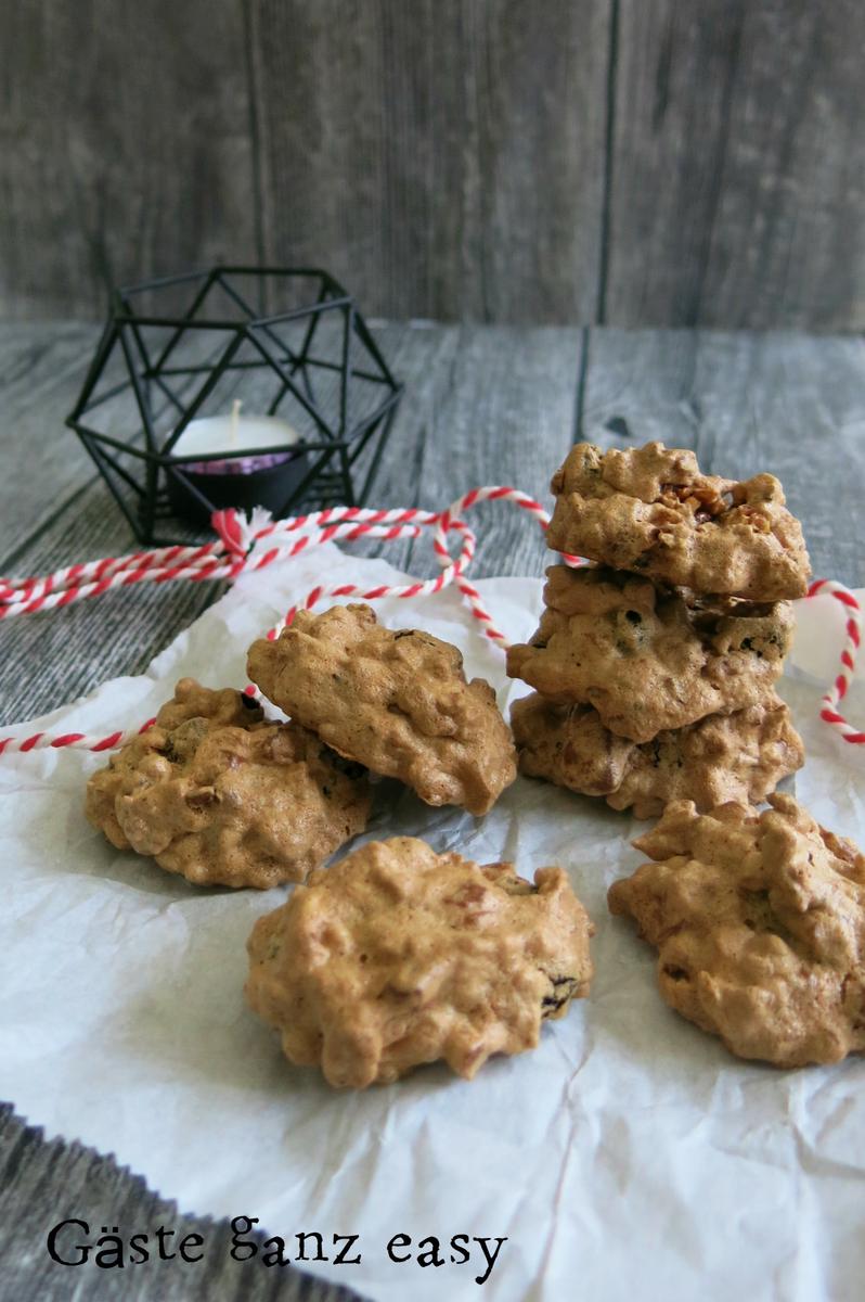 Rezeptbild: Makronen mit weißer Schokolade und Sauerkirschen